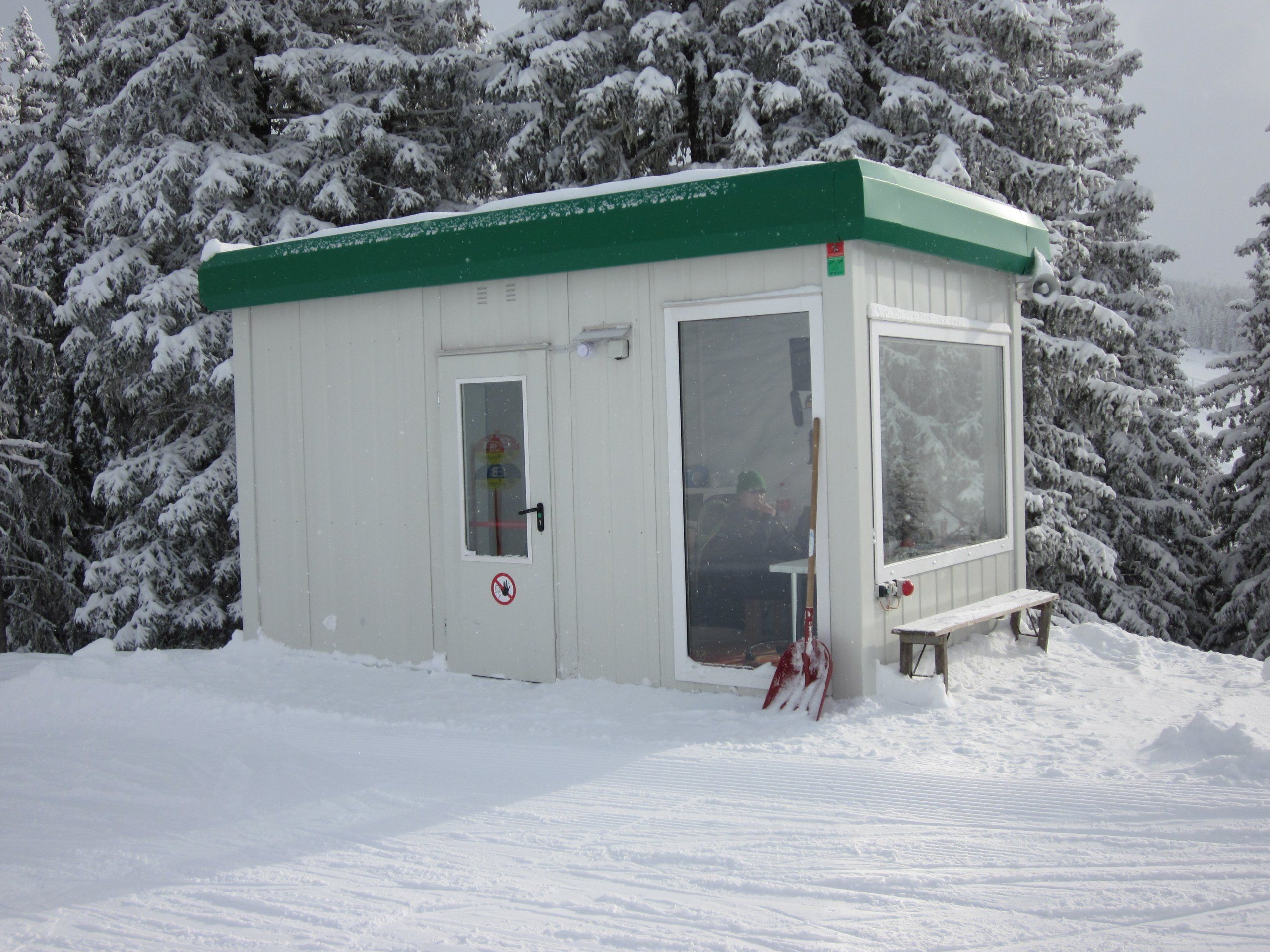 Двухэтажное торговое помещение с выставочным залом