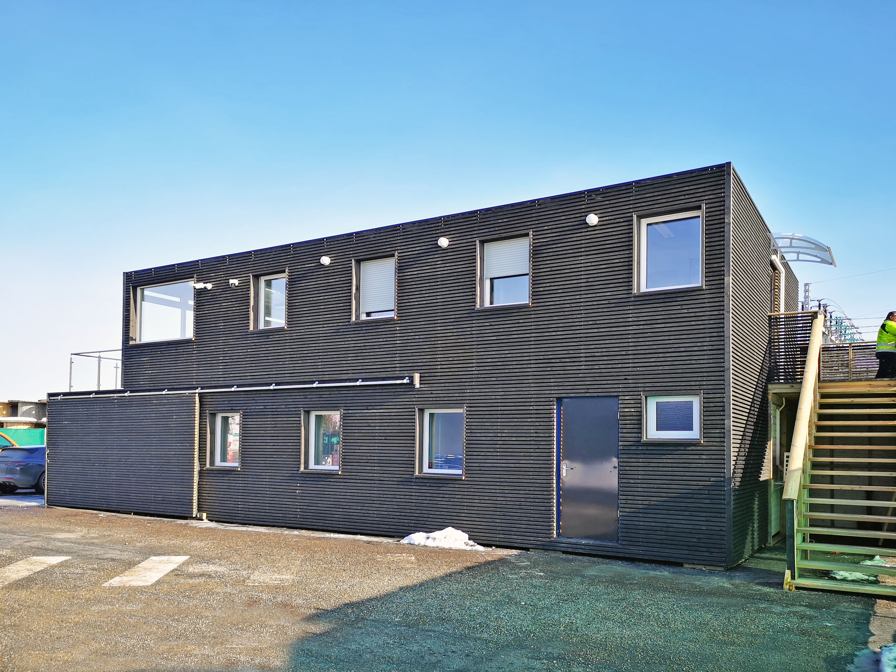 Двухэтажное офисное здание