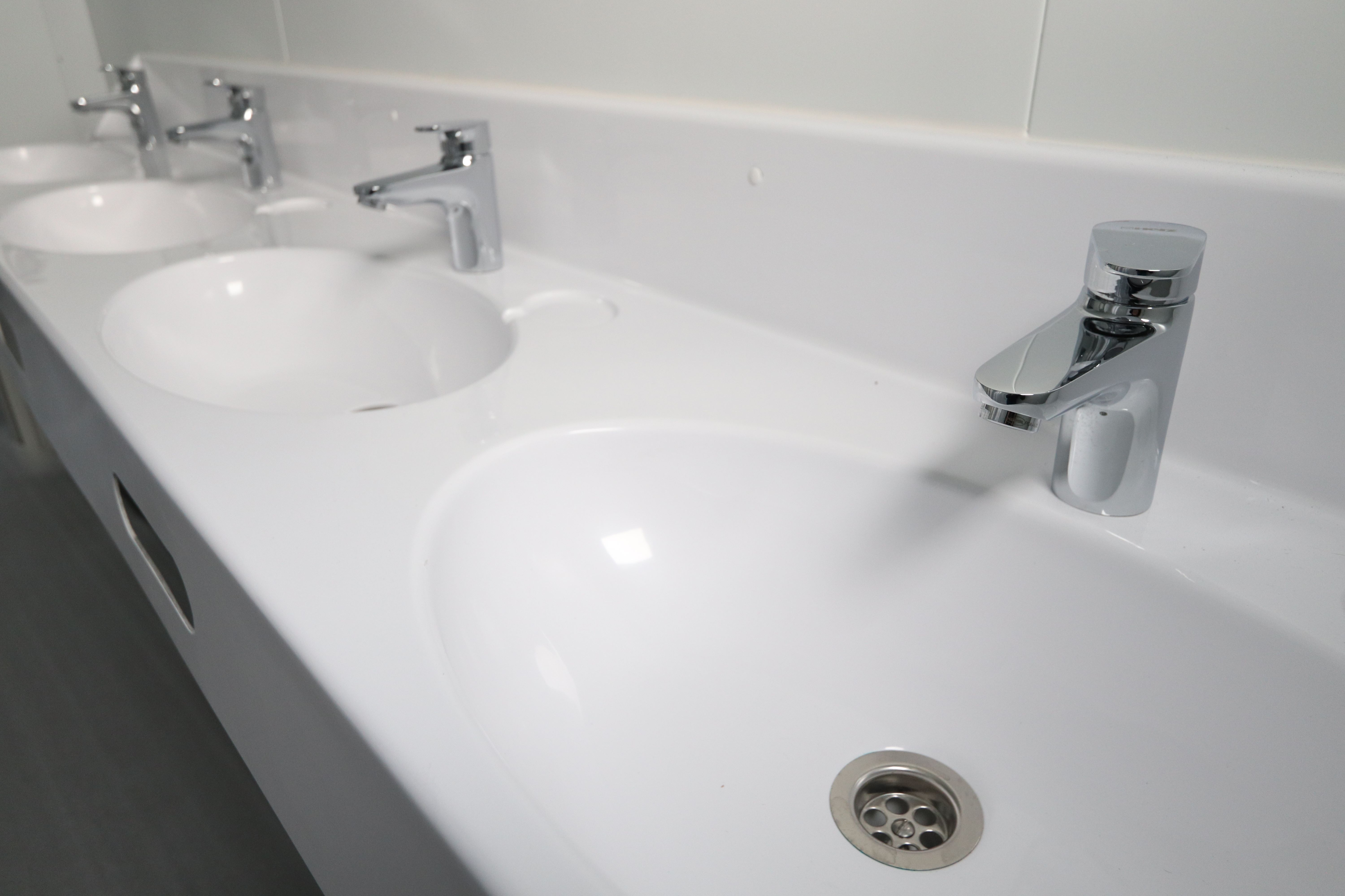 Нажимной порционный смеситель