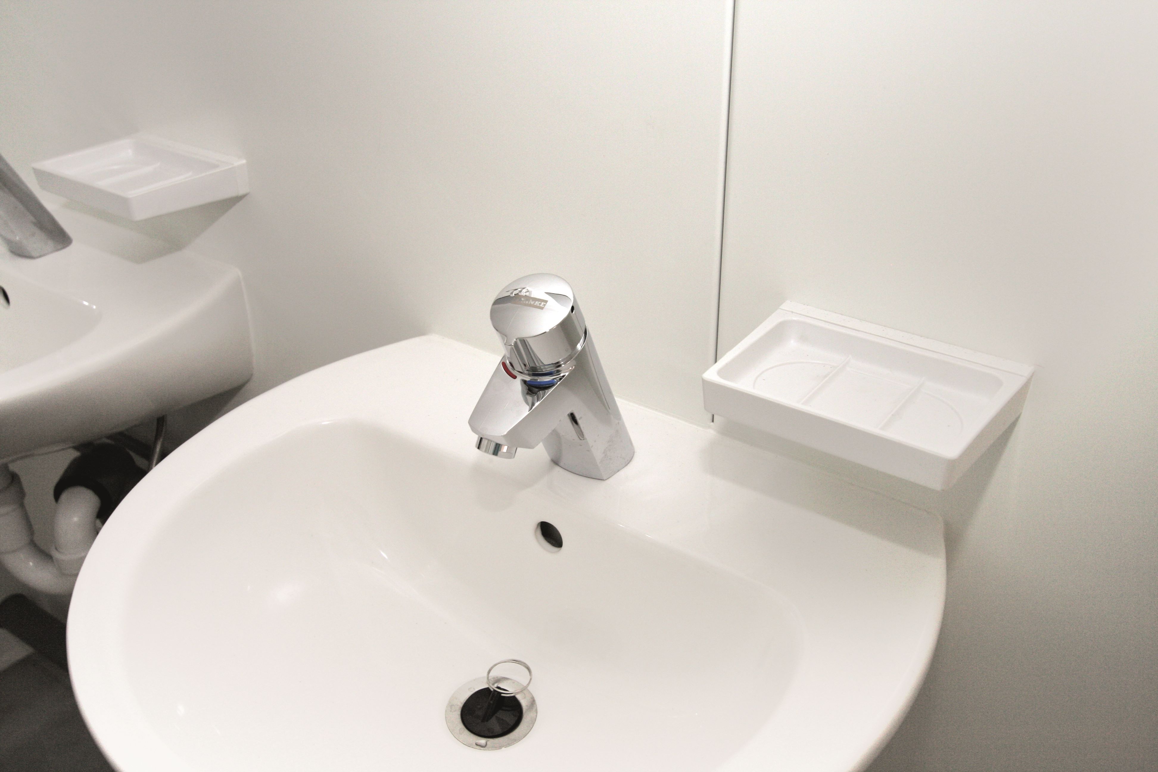 Нажимной порционный смеситель