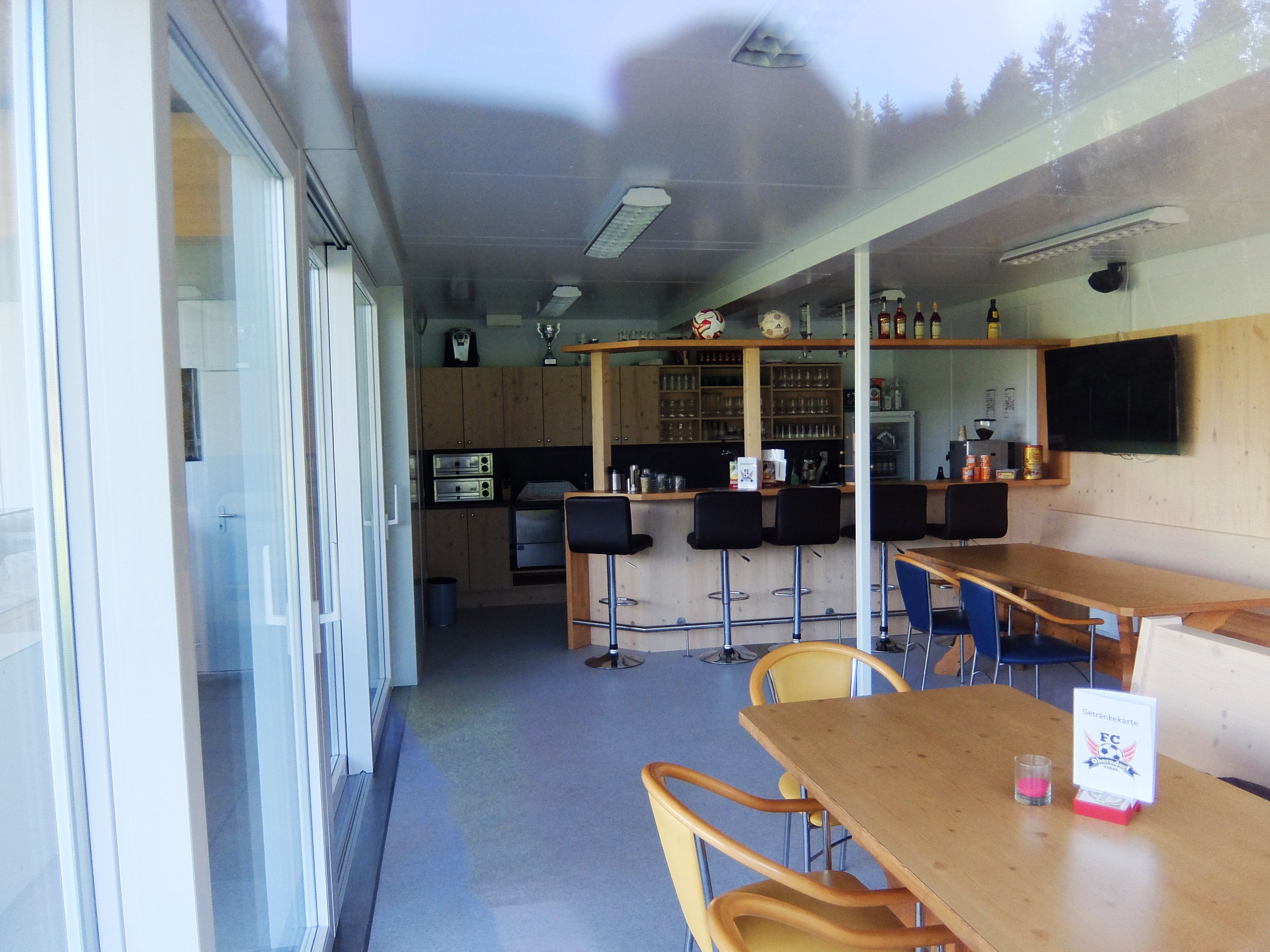 Двухэтажное торговое помещение с выставочным залом