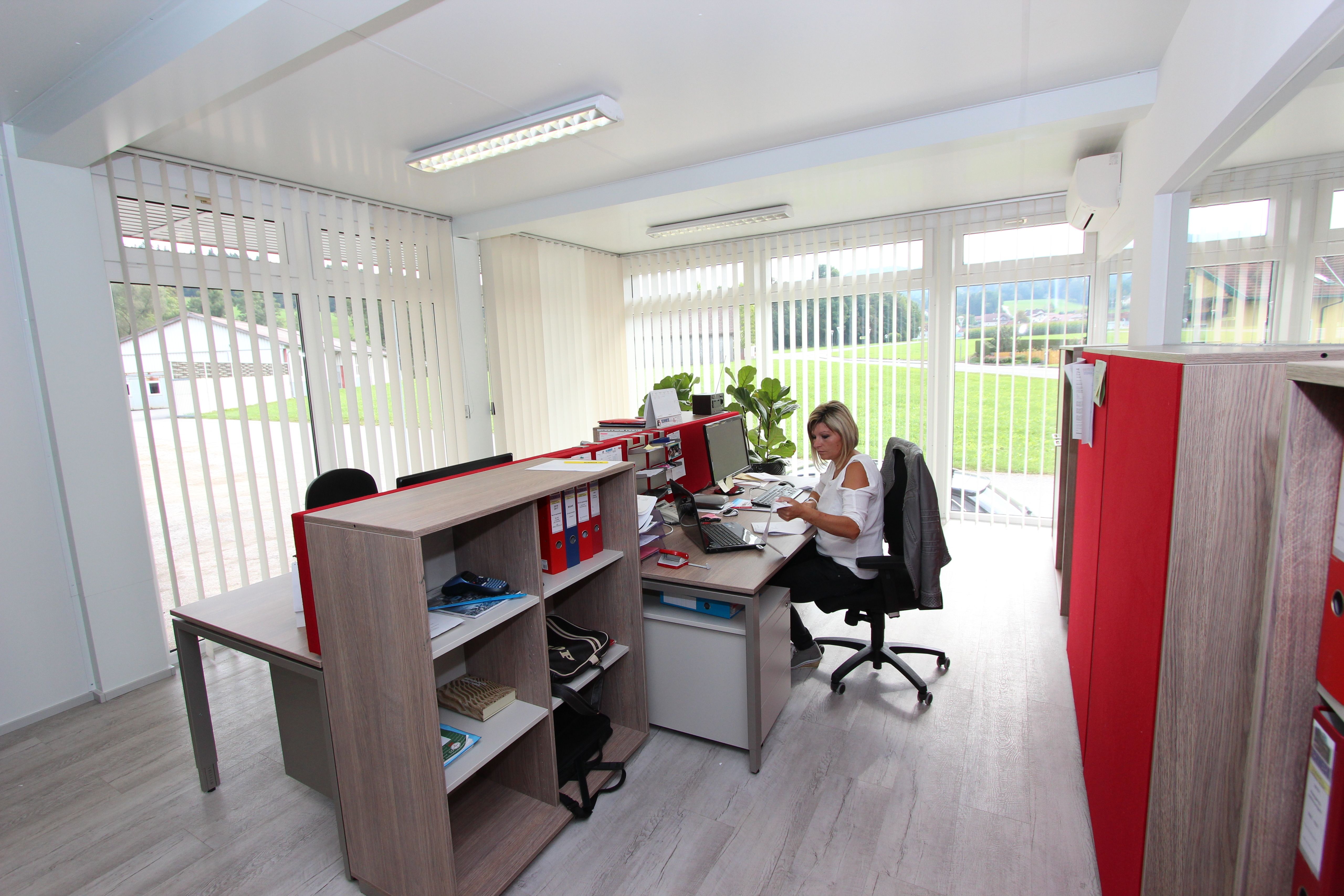 Офисы, комнаты для персонала и помещения бытового назначения